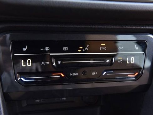 Used 2023 Volkswagen Tiguan SE FWD image 14