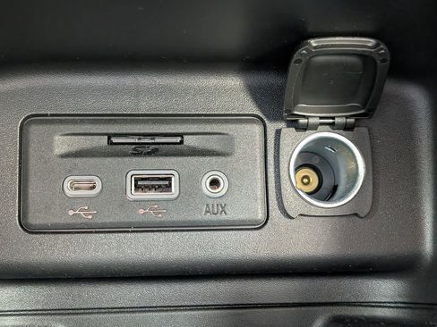 Used 2024 Chevrolet Equinox Premier image 33