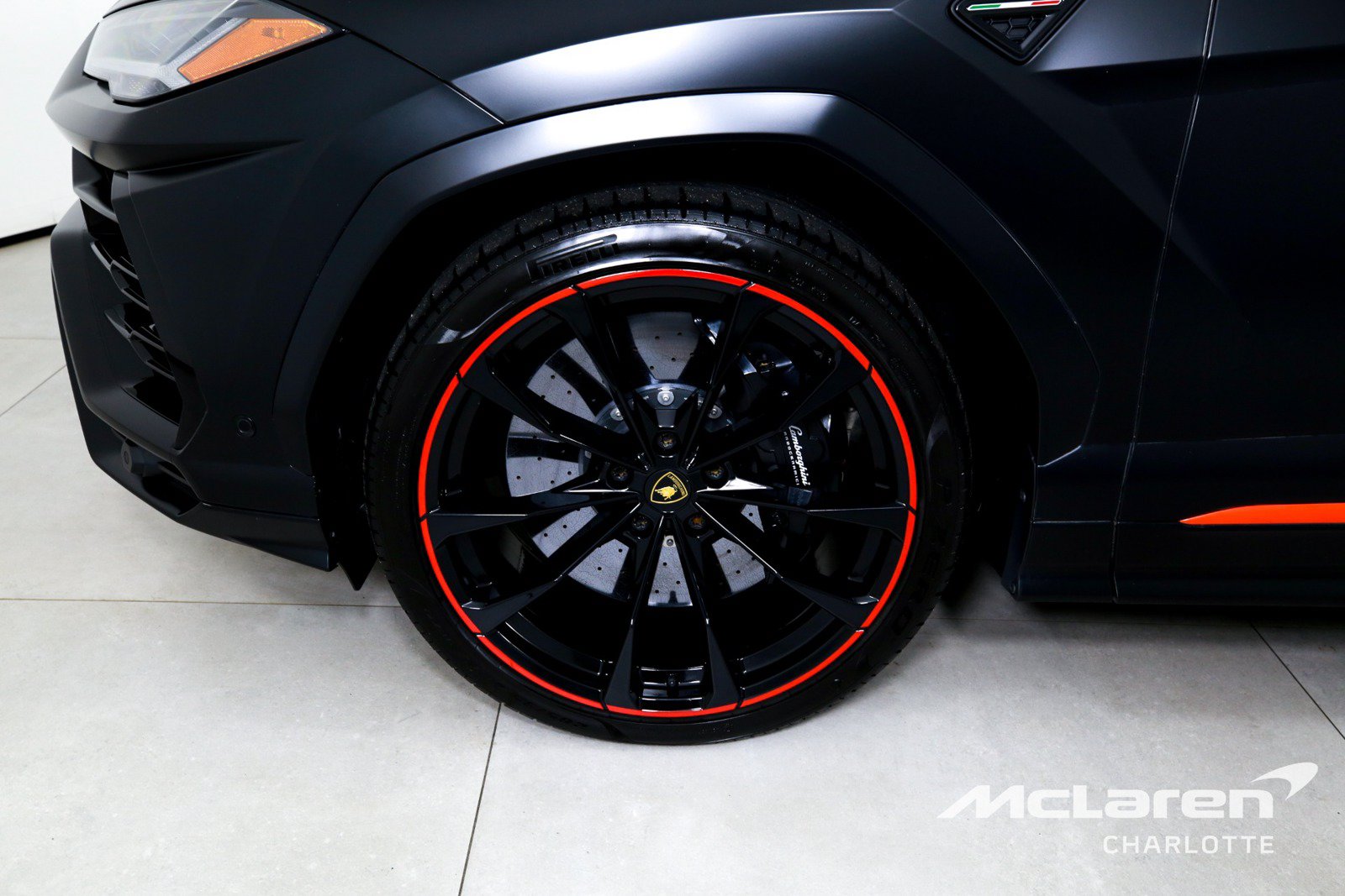 Used 2022 Lamborghini Urus AWD/4WD image 35