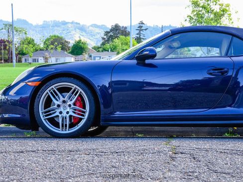Used 2013 Porsche 911 Carrera 4S image 2