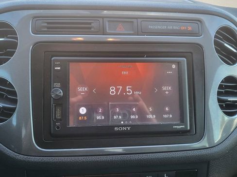 Used 2016 Volkswagen Tiguan S image 30