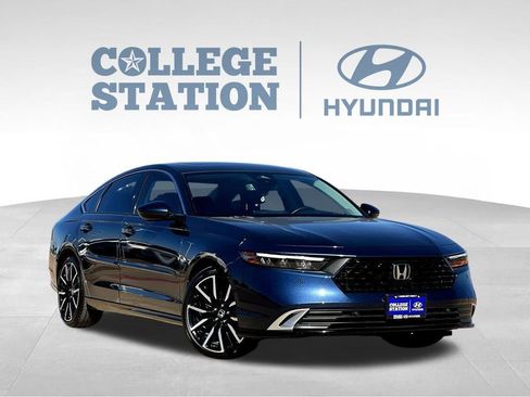 Used 2025 Honda Accord Touring image 3