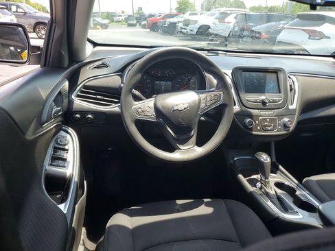 Used 2017 Chevrolet Malibu LT FWD image 11