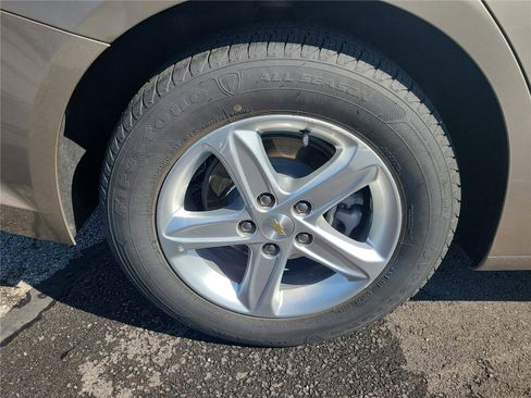 Used 2024 Chevrolet Malibu LT FWD image 5