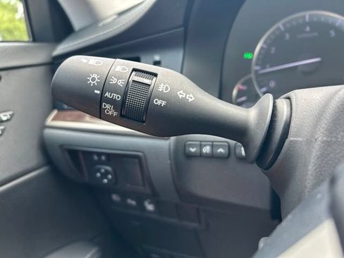Used 2018 Lexus ES 350 w/ Luxury Package w/Wood Trim FWD image 26