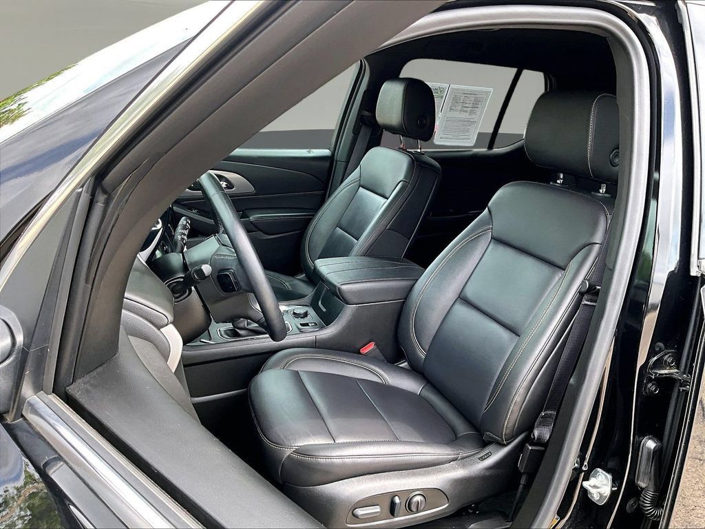 Used 2023 Chevrolet Traverse LT w/ LT Premium Package AWD/4WD image 25