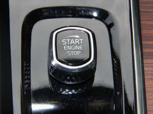 Used 2023 Volvo XC60 B5 Plus w/ Protection Package Premier image 26