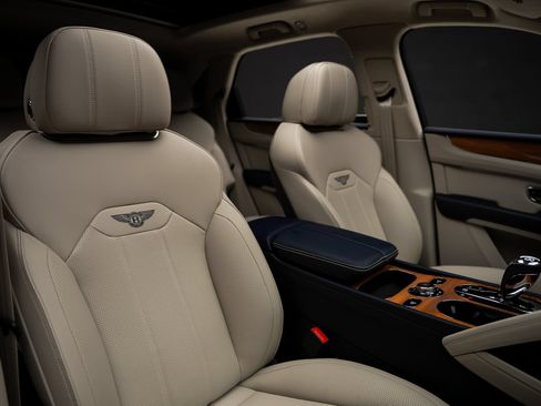 Used 2024 Bentley Bentayga AWD/4WD image 62