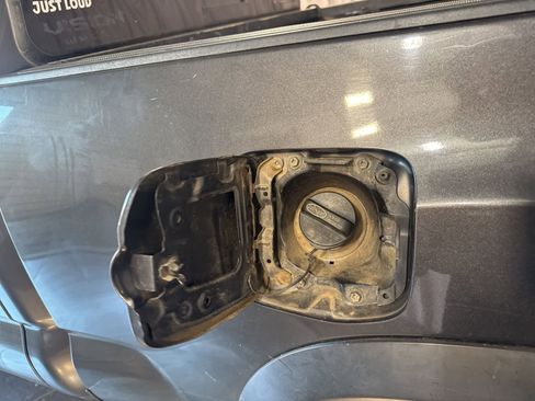 Used 2018 Toyota Tacoma TRD Off-Road w/ Technology Package image 12