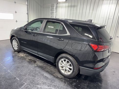 Used 2022 Chevrolet Equinox LT FWD image 2