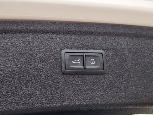 Used 2022 Audi SQ5 Prestige w/ Prestige Package image 42