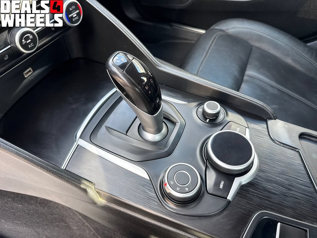 Used 2018 Alfa Romeo Giulia AWD image 23