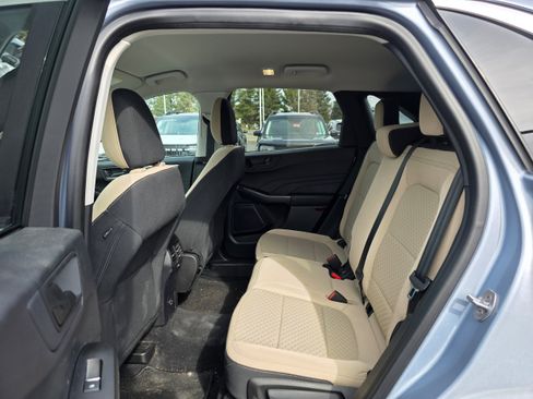 Used 2022 Ford Escape SE w/ Cold Weather Package image 8