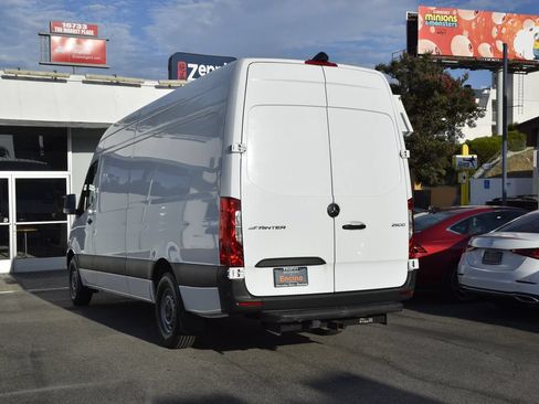 Used 2024 Mercedes-Benz Sprinter 2500 w/ Acoustic Package image 3