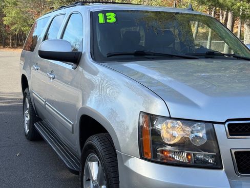 Used 2013 Chevrolet Suburban LT image 10