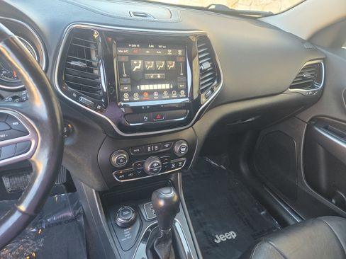 Used 2019 Jeep Cherokee Limited image 13