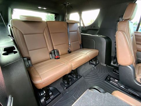 Used 2021 Chevrolet Suburban High Country image 19