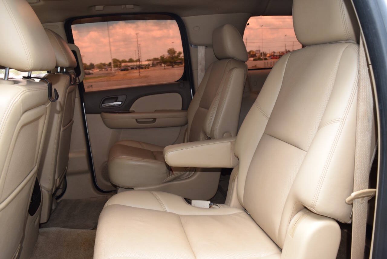 Used 2014 Chevrolet Suburban LTZ RWD image 45