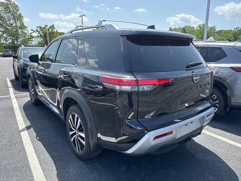 Certified 2025 Nissan Pathfinder Platinum w/ Black Appearance Package AWD/4WD image 7