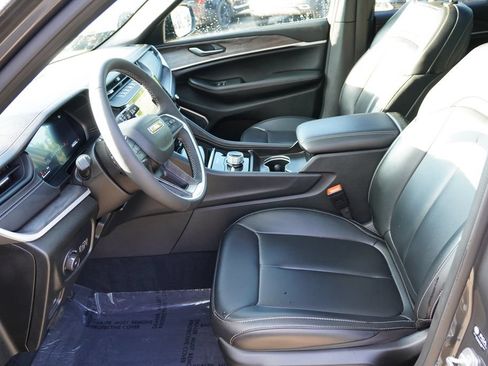 Certified 2026 Jeep Grand Cherokee Limited w/ Limited Altitude Package AWD/4WD image 15