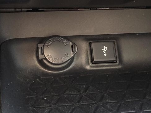 Used 2020 Toyota RAV4 XLE w/ Carpet Mat Package FWD image 25
