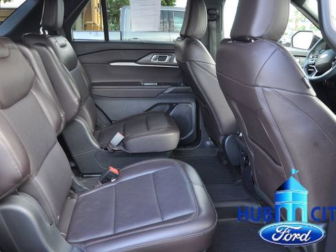 Used 2025 Ford Explorer Platinum RWD image 14