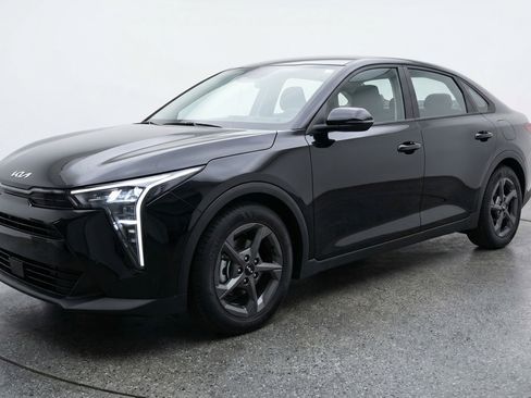 Used 2025 Kia K4 FWD image 3