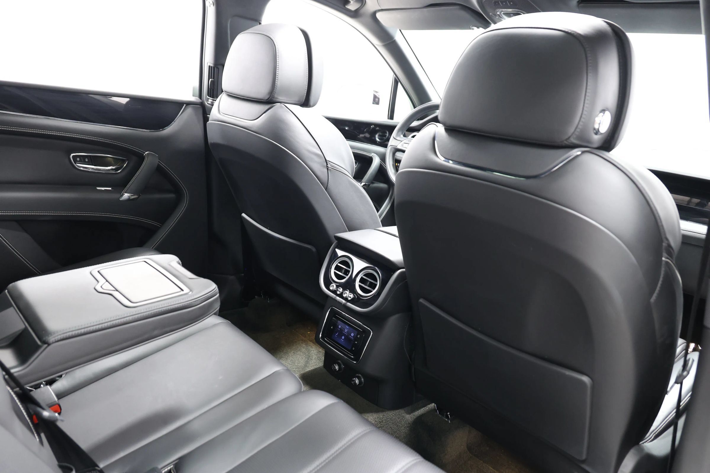 Used 2018 Bentley Bentayga Onyx Edition AWD/4WD image 96
