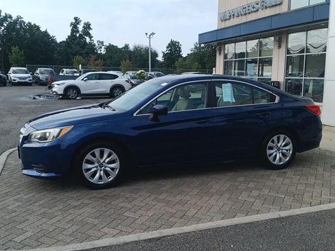 Used 2015 Subaru Legacy 2.5i Premium AWD/4WD image 2