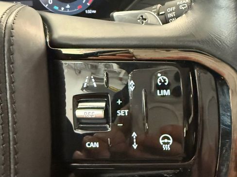 Used 2024 Land Rover Range Rover Velar S image 36