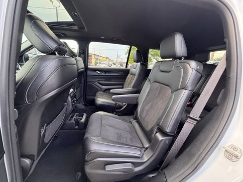 Used 2023 Jeep Grand Cherokee L Altitude AWD/4WD image 15