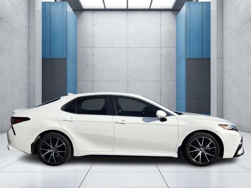 Used 2023 Toyota Camry SE image 23