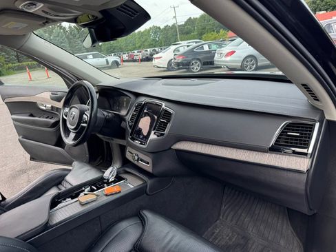 Used 2022 Volvo XC90 T8 Inscription w/ Advanced Package AWD/4WD image 19