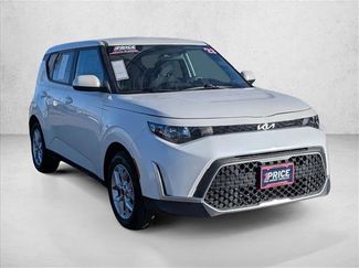 Used 2023 Kia Soul LX w/ LX Technology Package video 3