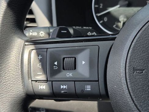 Used 2023 Nissan Rogue SV AWD/4WD image 29