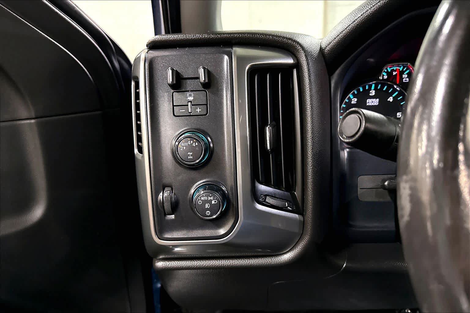 Used 2019 Chevrolet Silverado 1500 LT w/ All Star Edition AWD/4WD image 35