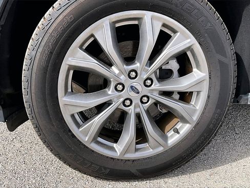 Used 2023 Ford Explorer Limited image 9