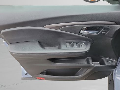 Certified 2025 Honda Ridgeline RTL image 18