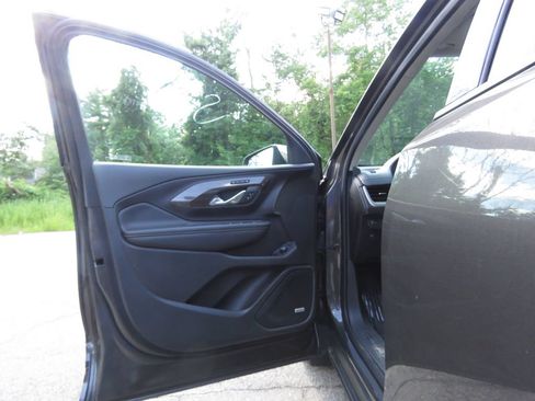 Used 2019 GMC Terrain Denali w/ Advanced Safety Package FWD image 9