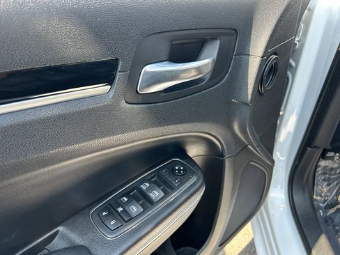 Used 2019 Chrysler 300 S image 18