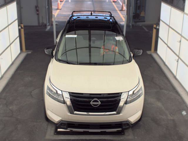 Used 2024 Nissan Pathfinder SL w/ SL Premium Package FWD image 3