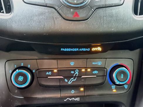 Used 2018 Ford Focus SE FWD image 12
