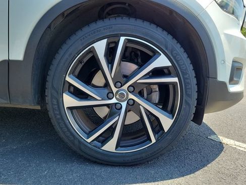 Used 2020 Volvo XC40 T5 R-Design AWD/4WD image 7