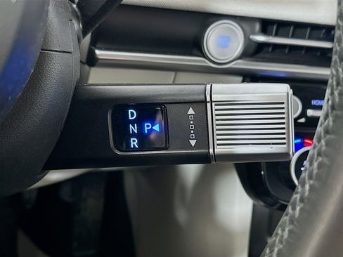 Used 2025 Hyundai Tucson Limited image 17