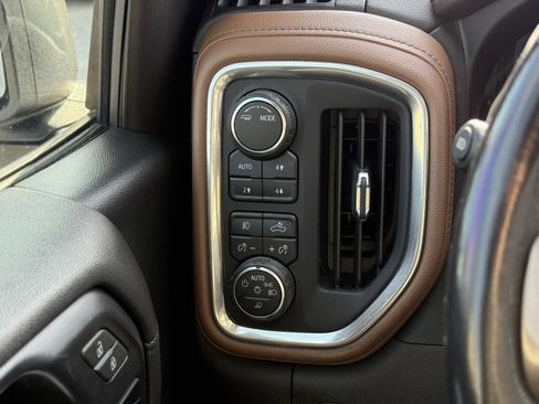 Used 2020 Chevrolet Silverado 1500 High Country w/ Technology Package image 19