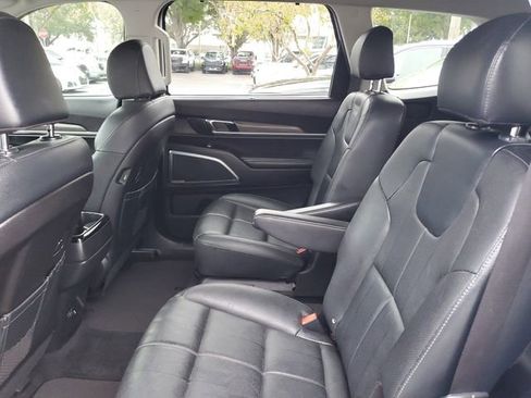 Used 2022 Kia Telluride SX w/ Nightfall Edition Package image 8