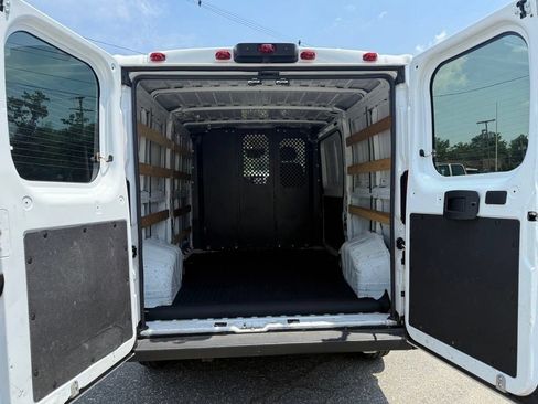 Used 2025 RAM ProMaster 2500 w/ U-Haul Equipment Group FWD image 25