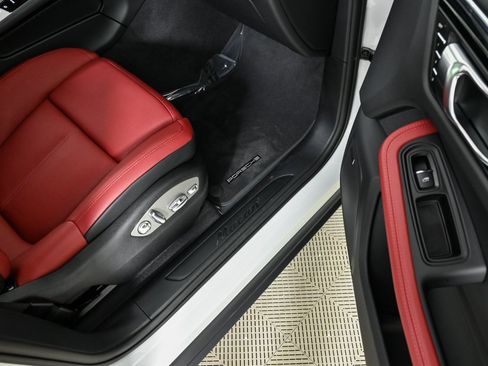 New 2025 Porsche Macan image 25