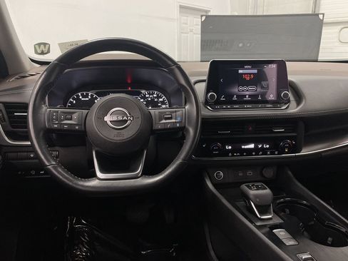 Used 2023 Nissan Rogue SV w/ SV Premium B Package image 5