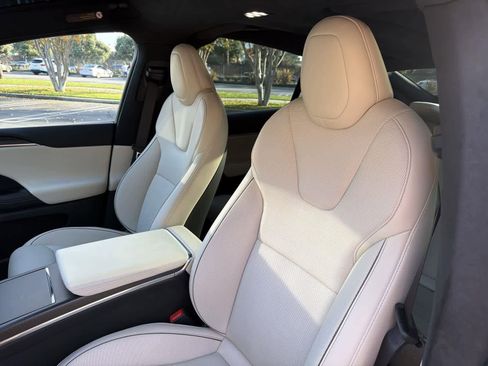 Used 2024 Tesla Model X Plaid image 27